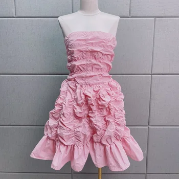Cor-de-rosa textura plissada peito limpe festa de luz de luxo vestido de noite, muitas sentido de concepção temperamento doce e elegante de moda
