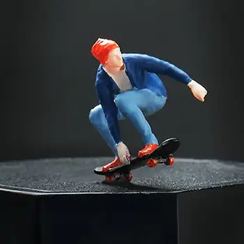 1/64 em Miniatura Figura Skate Menino Pintado de Decoração de Casa de bonecas para as Coleções de Projetos de DIY Ferroviária Fariy Jardim Micro Paisagem