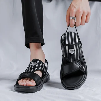Chinelos de quarto 2023 Verão Nova Tendência de Moda Personalidade Respirável Sandálias Homens Fora de Desgaste ao ar livre do Lazer Sapatos de Praia Homens Sandálias